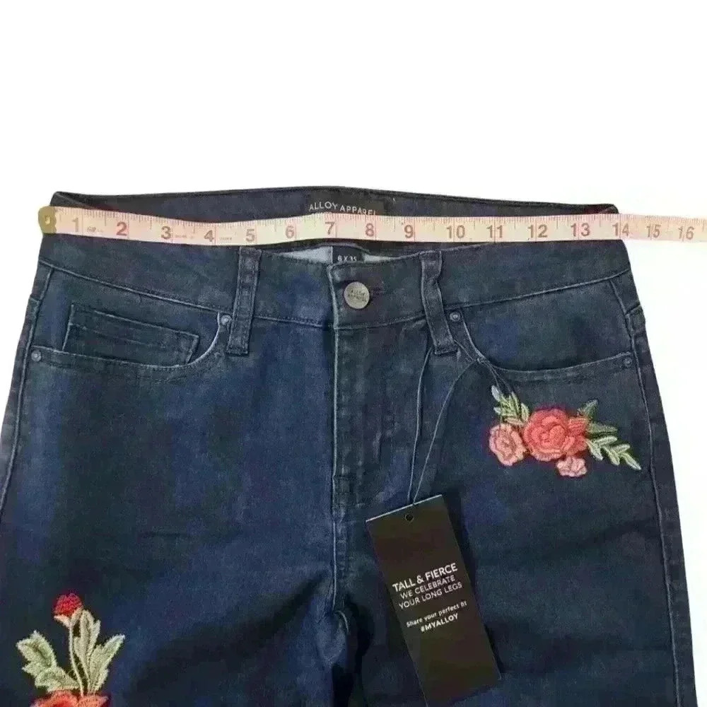 Alloy Apparel Power Stretch Medium Rise Dark Wash Embroidery Detail Skinny Jeans - Picture 4 of 9